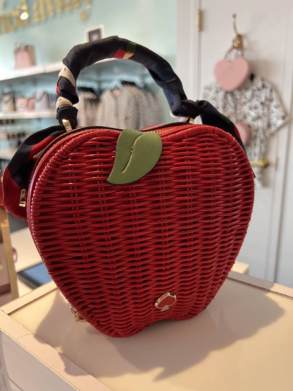 uMoMasShop (Pre-order) KATE SPADE Honeycrisp Apple Basket Crossbody Bag