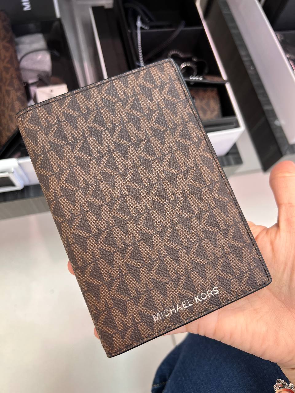 (PRE Order) MICHAEL KORS Gifting Logo Passport Wallet