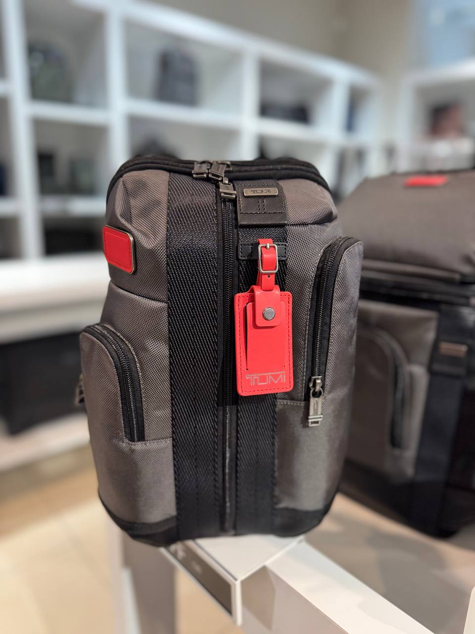 PRE Order) TUMI Higgins Sling – uMoMasShop