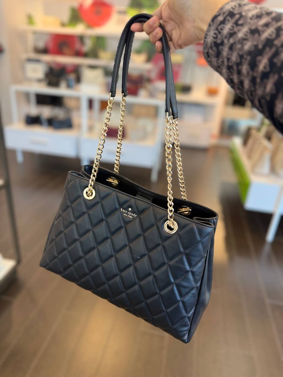 Photo 4915875875035745353 Y