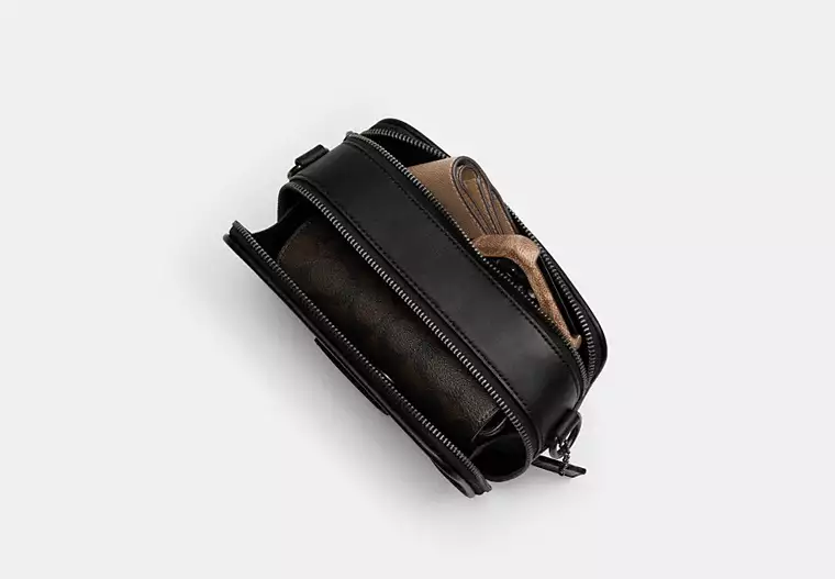 Wyattcrossbody2propfamily A6
