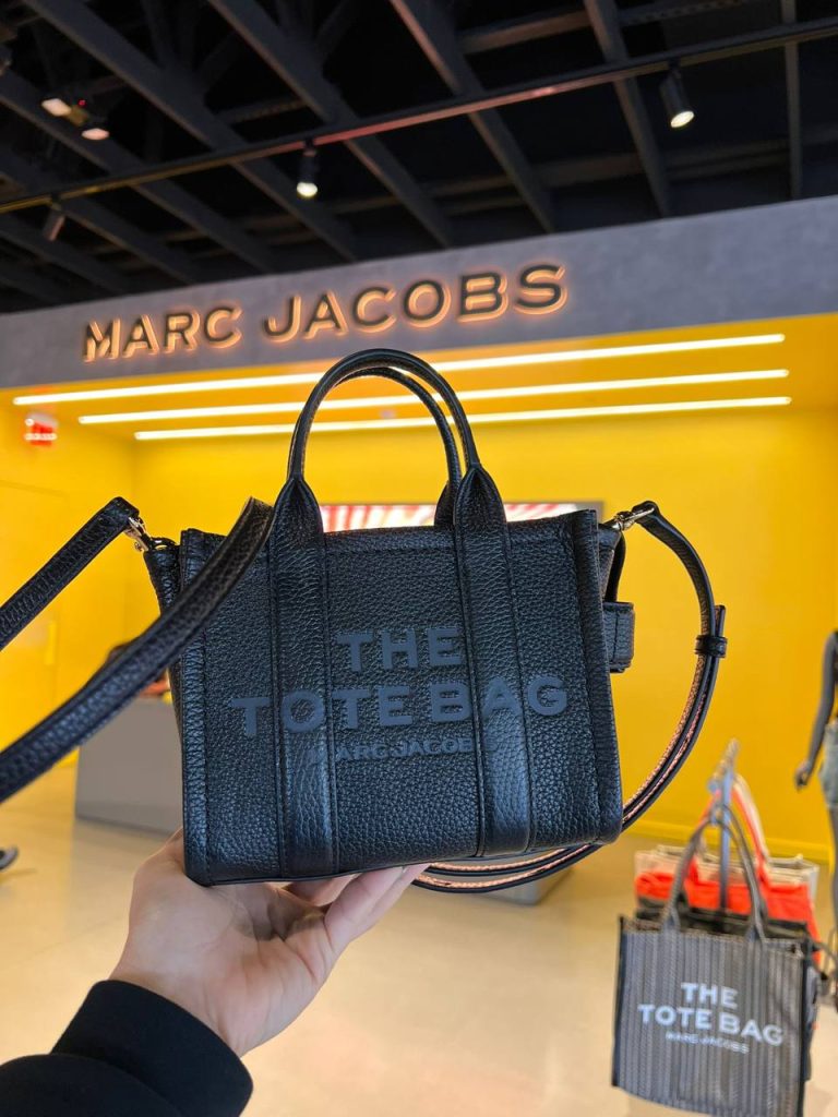 Photo 5075763368433486667 Y