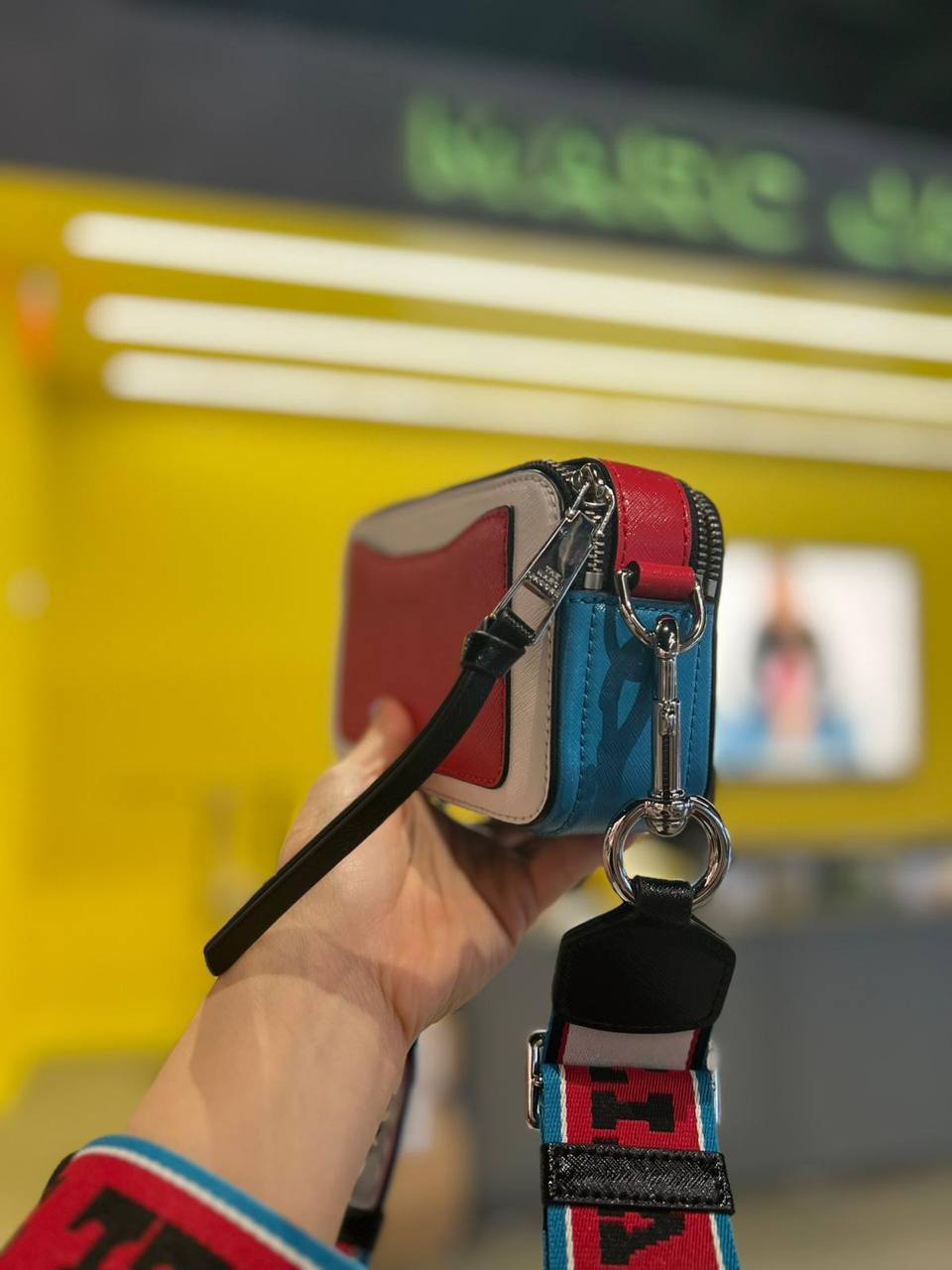 Photo 5075763368433486655 Y