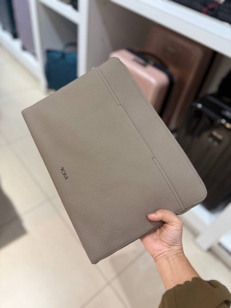 Photo 5093960376067492934 Y