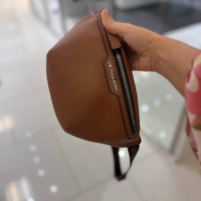 Photo 5122894204941044514 Y