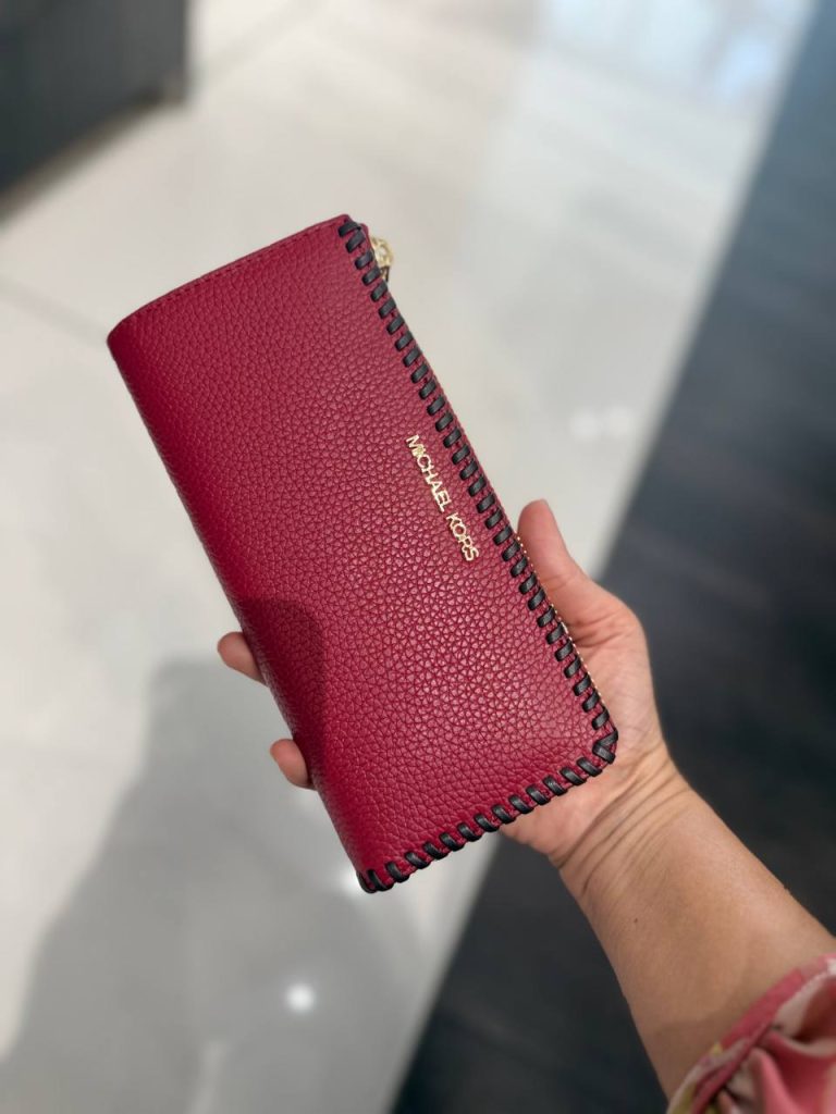 Photo 5122894204941044525 Y