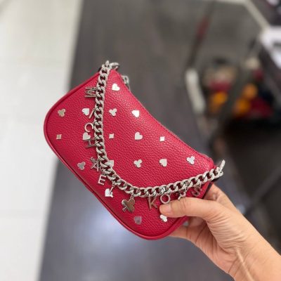 Photo 5122894204941044544 Y