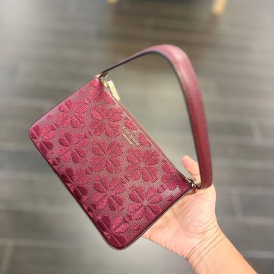 Photo 5125410561855261598 Y