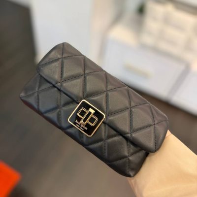 Photo 4915875875035745358 Y