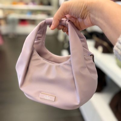 Photo 4920463853590612842 Y