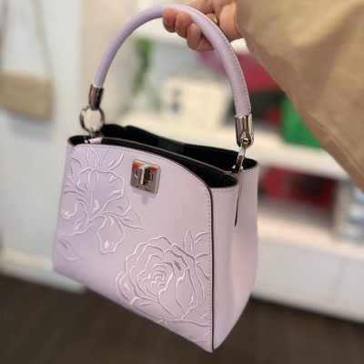 Photo 4920463853590612855 Y