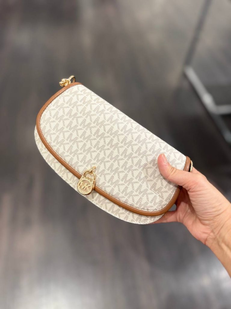 Photo 4947536432616639346 Y