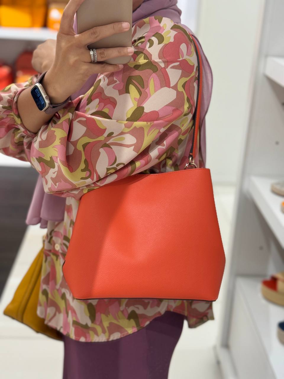 Photo 5122894204941044546 Y