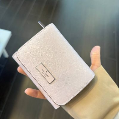 Photo 4920463853590612859 Y