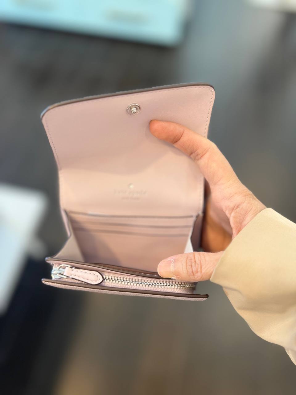 Photo 4920463853590612860 Y