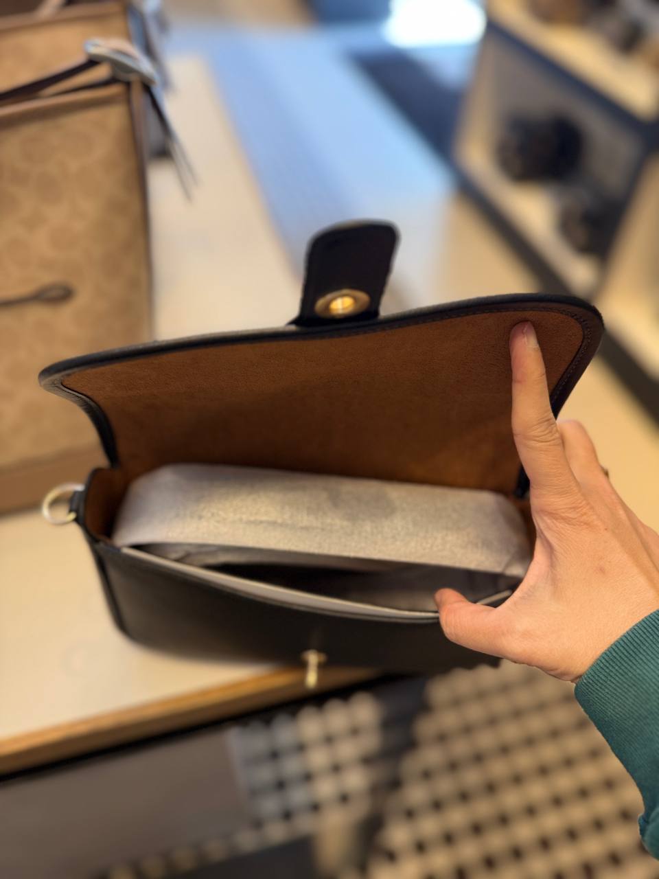 Photo 4983455742329293625 Y