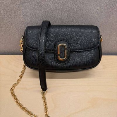 Photo 5019620157235596420 Y