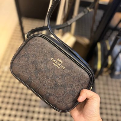 Photo 5046798590025599749 Y