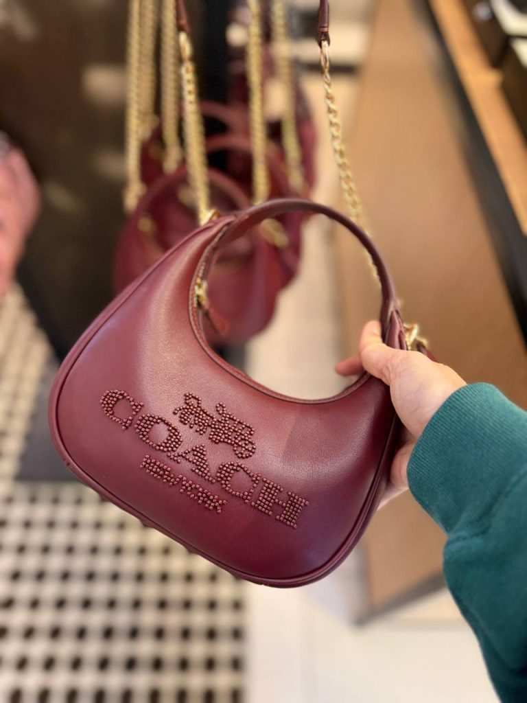 Photo 5046798590025599759 Y