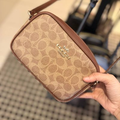 Photo 5046798590025599748 Y