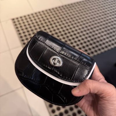 Photo 5046798590025599755 Y