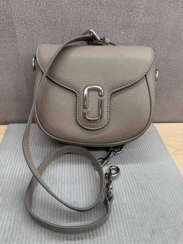 Photo 5098243622397741972 Y