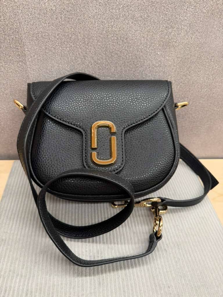 Photo 5098243622397741977 Y