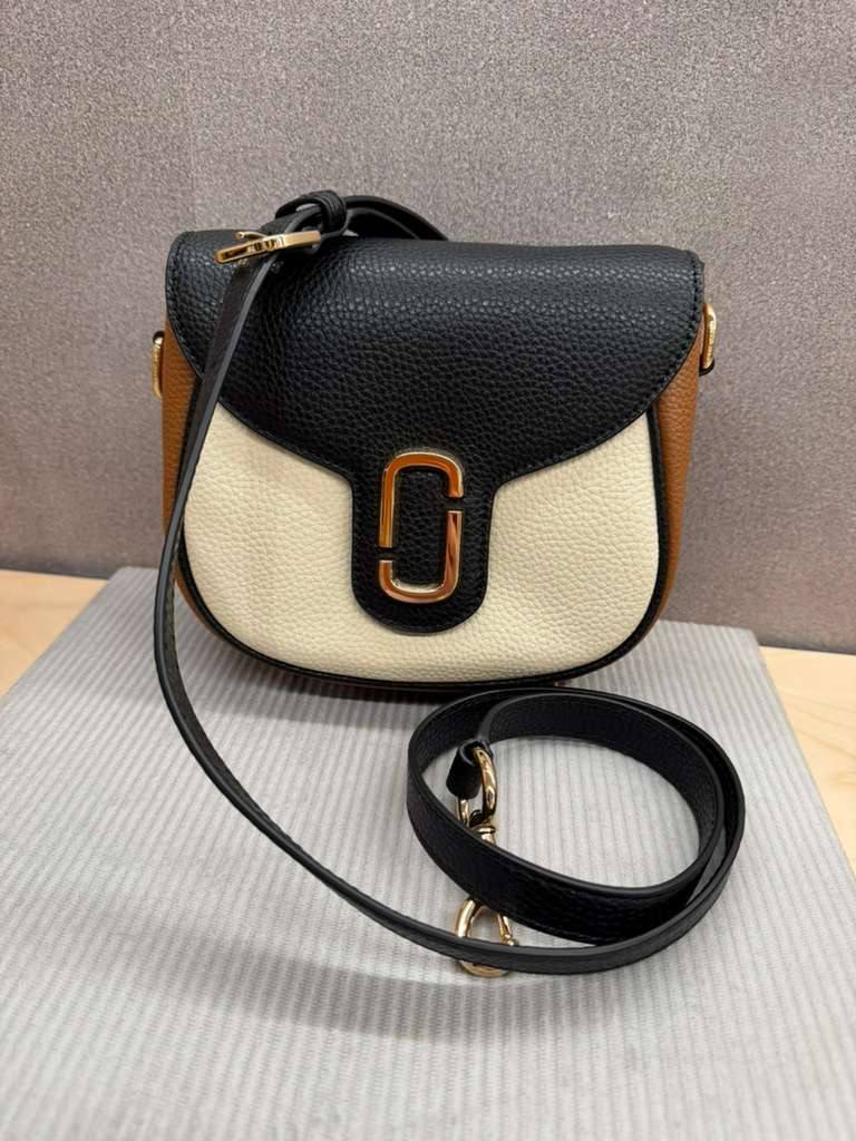 Photo 5098243622397741980 Y