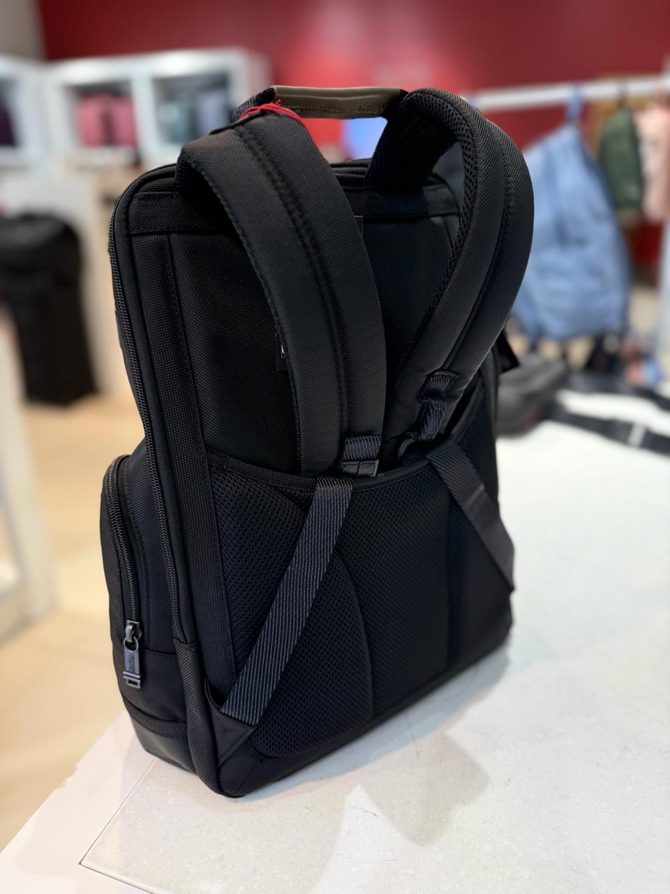 Photo 5127748711986433077 Y