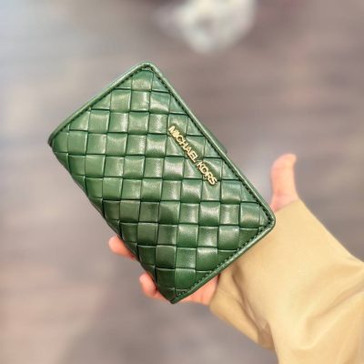 Photo 5177396906135587694 Y