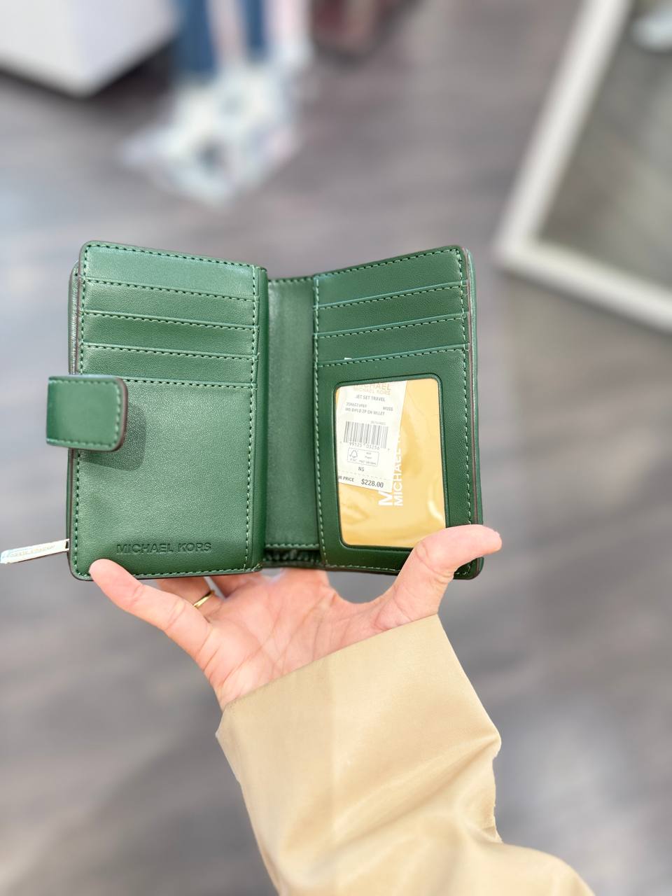 Photo 5177396906135587695 Y