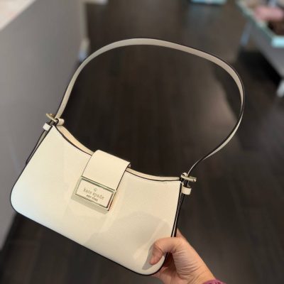 Photo 4915846046487874499 Y