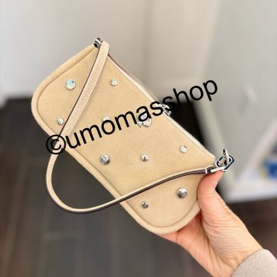 Photo 4938323878090574755 Y