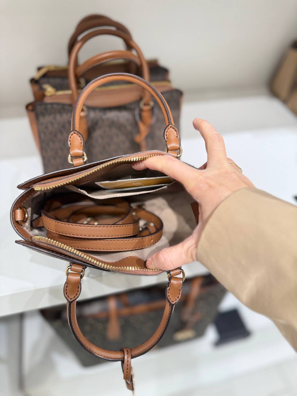 Photo 5177396906135587696 Y