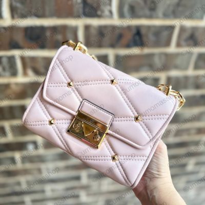 Photo 5006143413149174669 Y