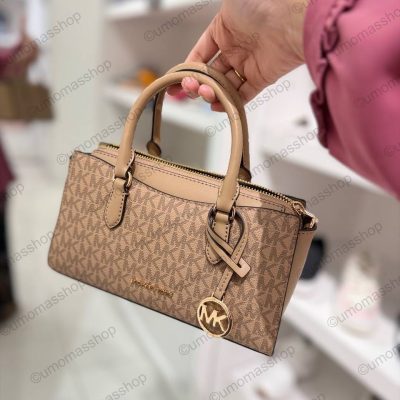 Photo 5068986966602353542 Y