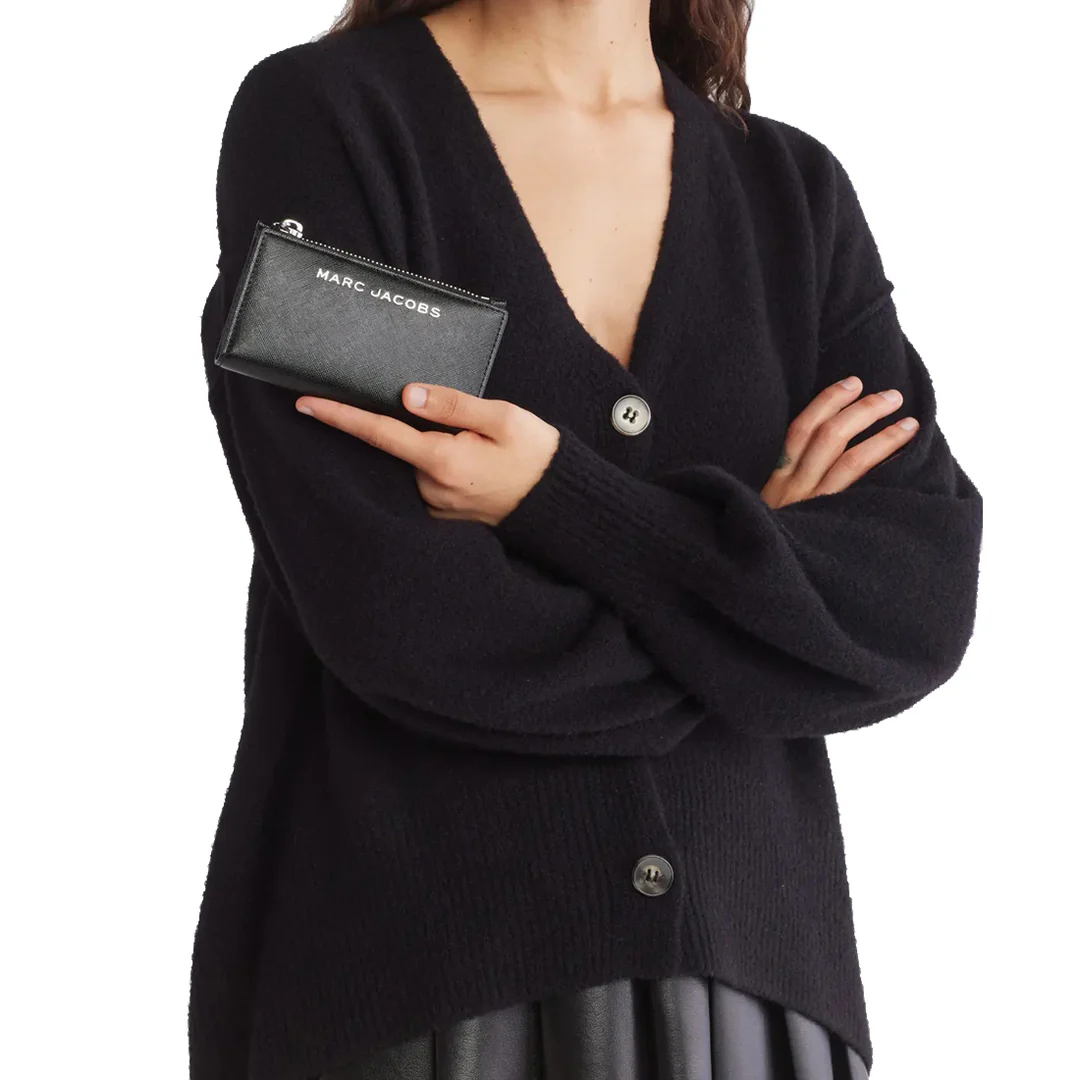 Marc-Jacobs-Trademarc-Medium-Flat-Wallet-Black-4P4SMP026S02-model_18a30f2a-c128-4953-bb7a-e336f85114cb_1080x Marc Jacobs Trademarc Medium Flat Wallet Black 4p4smp026s02 Model 18a30f2a C128 4953 Bb7a E336f85114cb 1080x